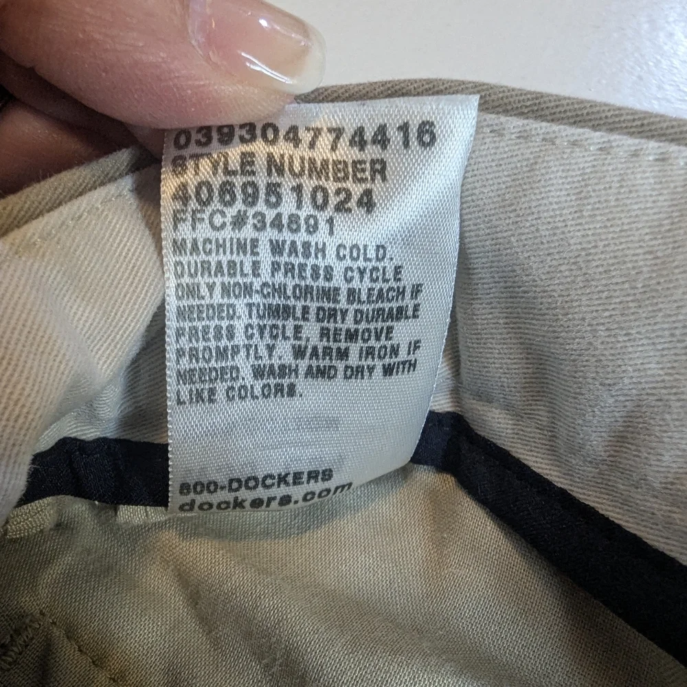 Dockers Pants Men's 36x34 Relaxed Fit Khakis Pleated Front Straight Leg Cotton